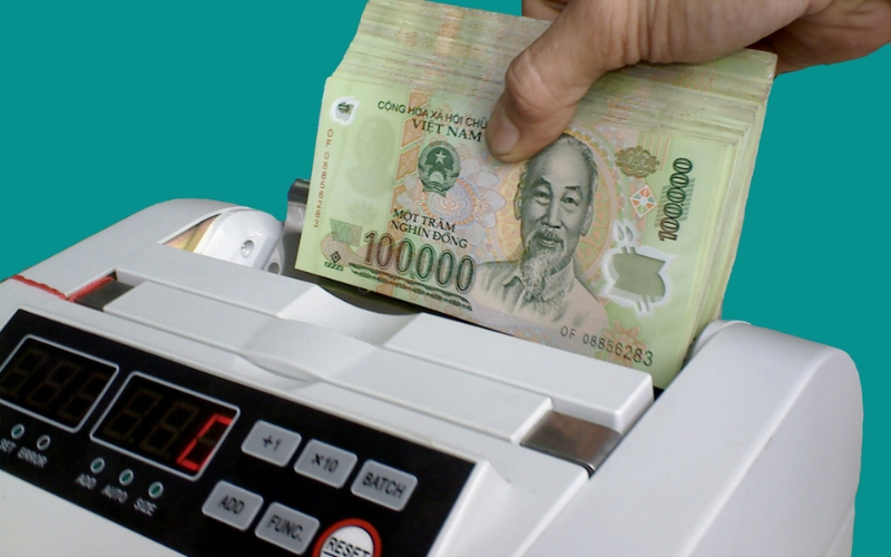 Sử dụng đúng loại tiền và cách đặt tiền vào khay